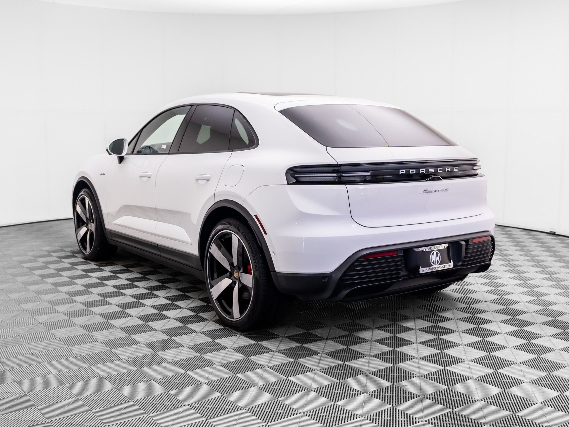 Certified 2025 Porsche Macan 4S Electric image 3