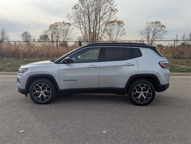 Used 2024 Jeep Compass Limited image 6