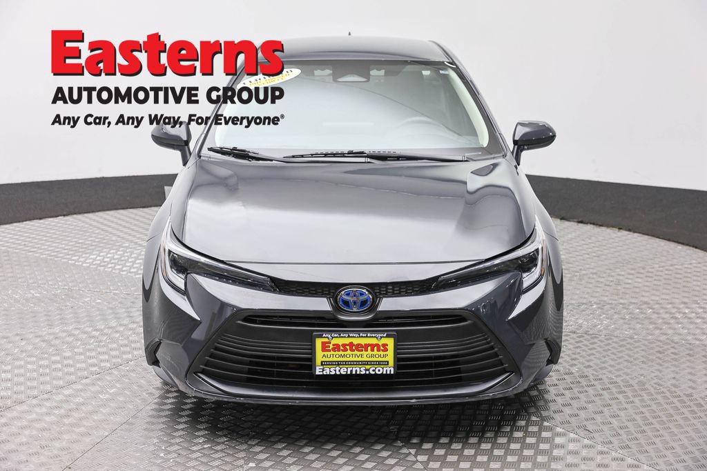 Used 2023 Toyota Corolla LE FWD image 2