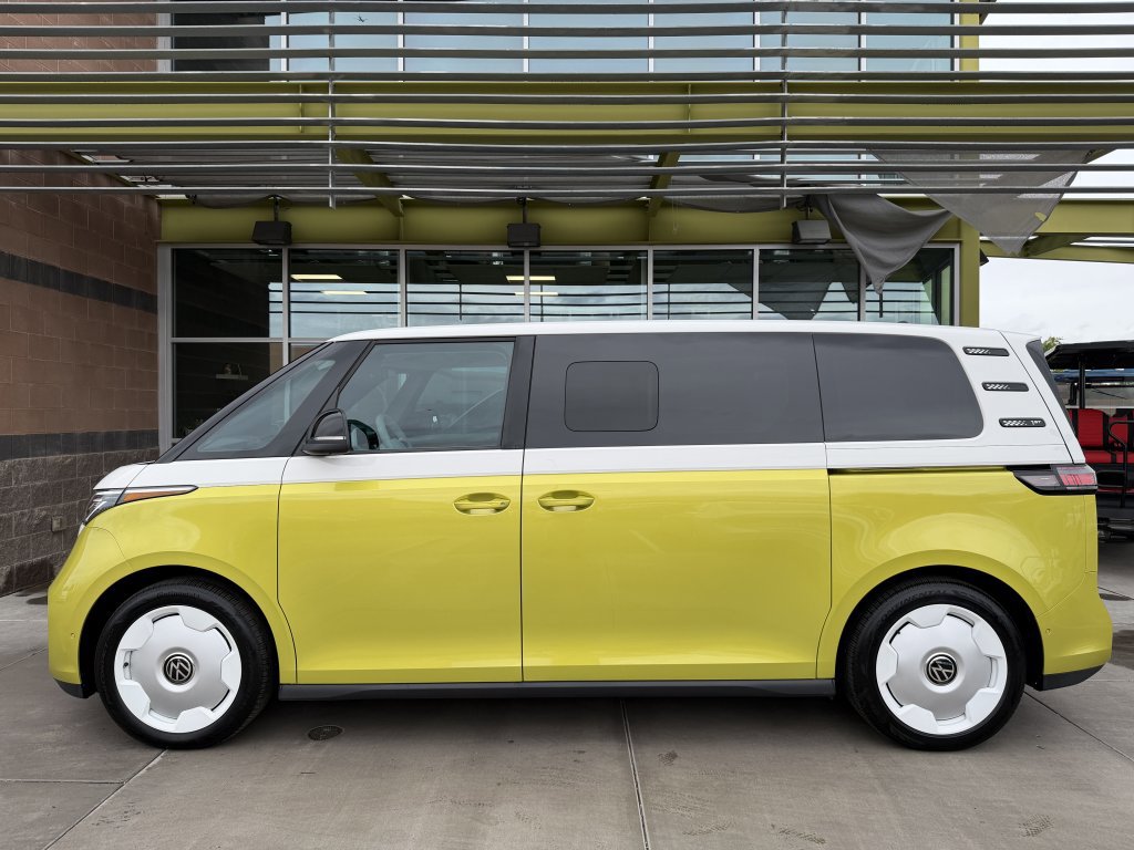 Used 2025 Volkswagen ID. Buzz 1st Edition image 7