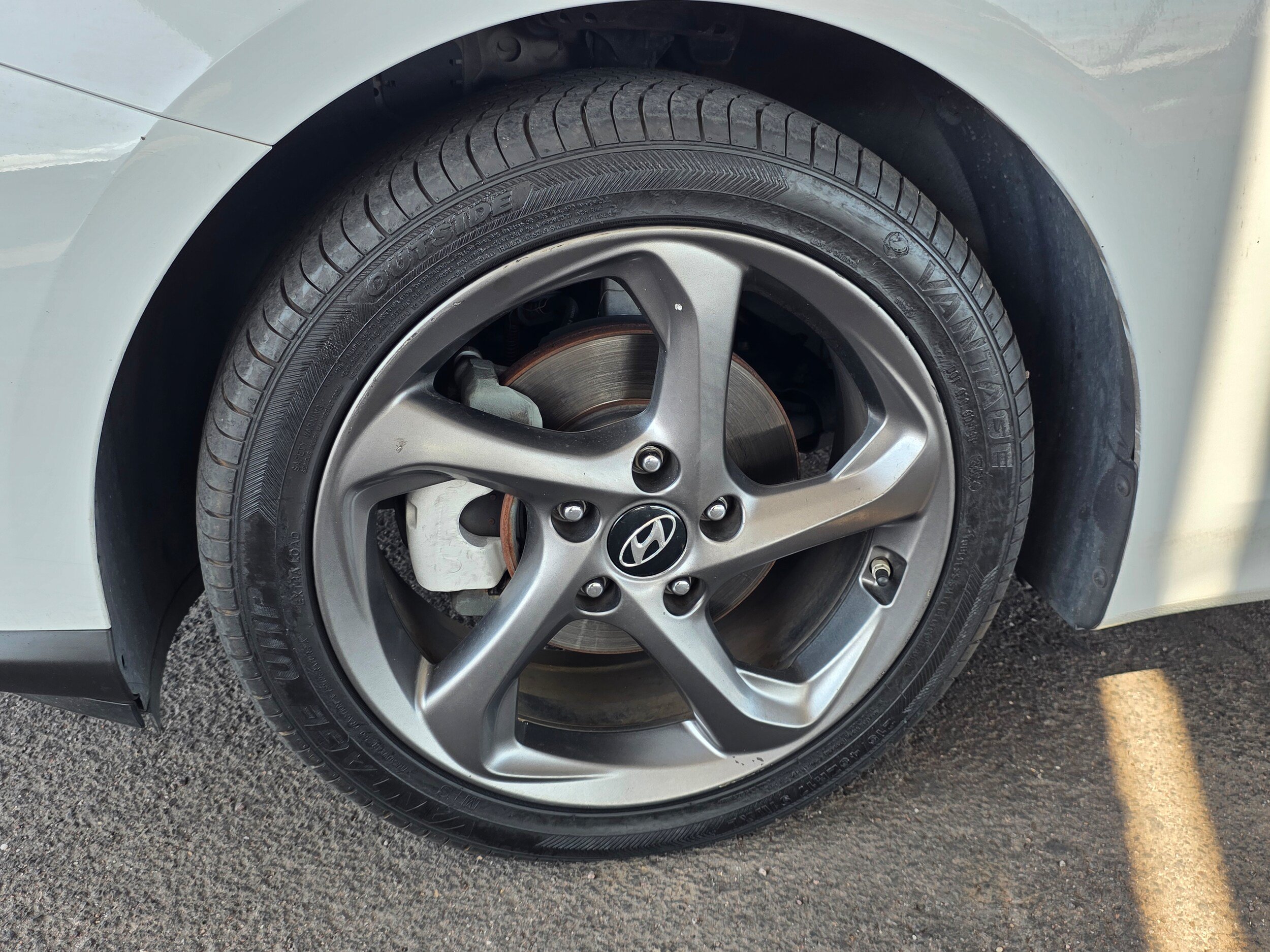 Used 2019 Hyundai Veloster 2.0 FWD image 11