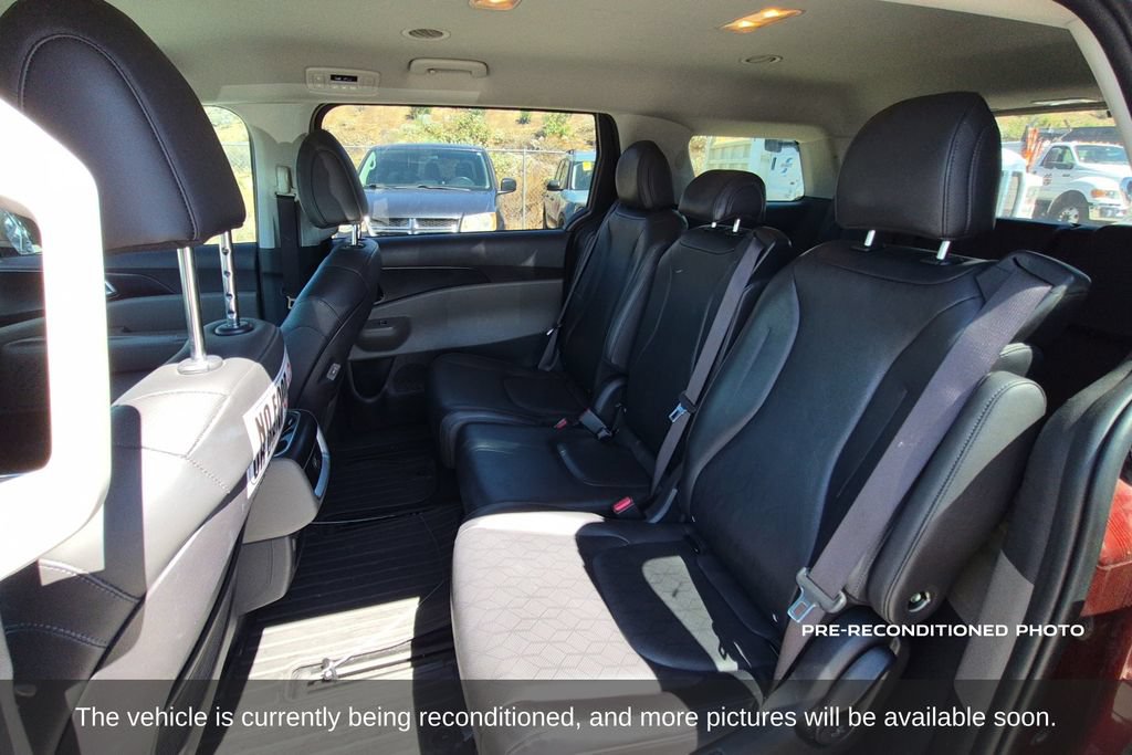 Used 2025 Kia Carnival FWD image 12