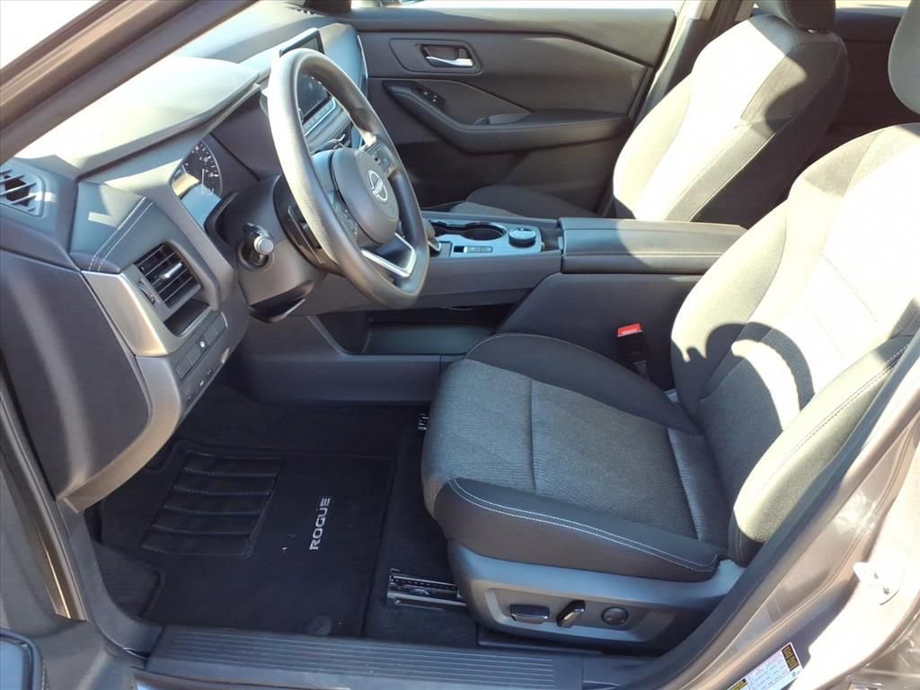 Used 2024 Nissan Rogue SV image 10