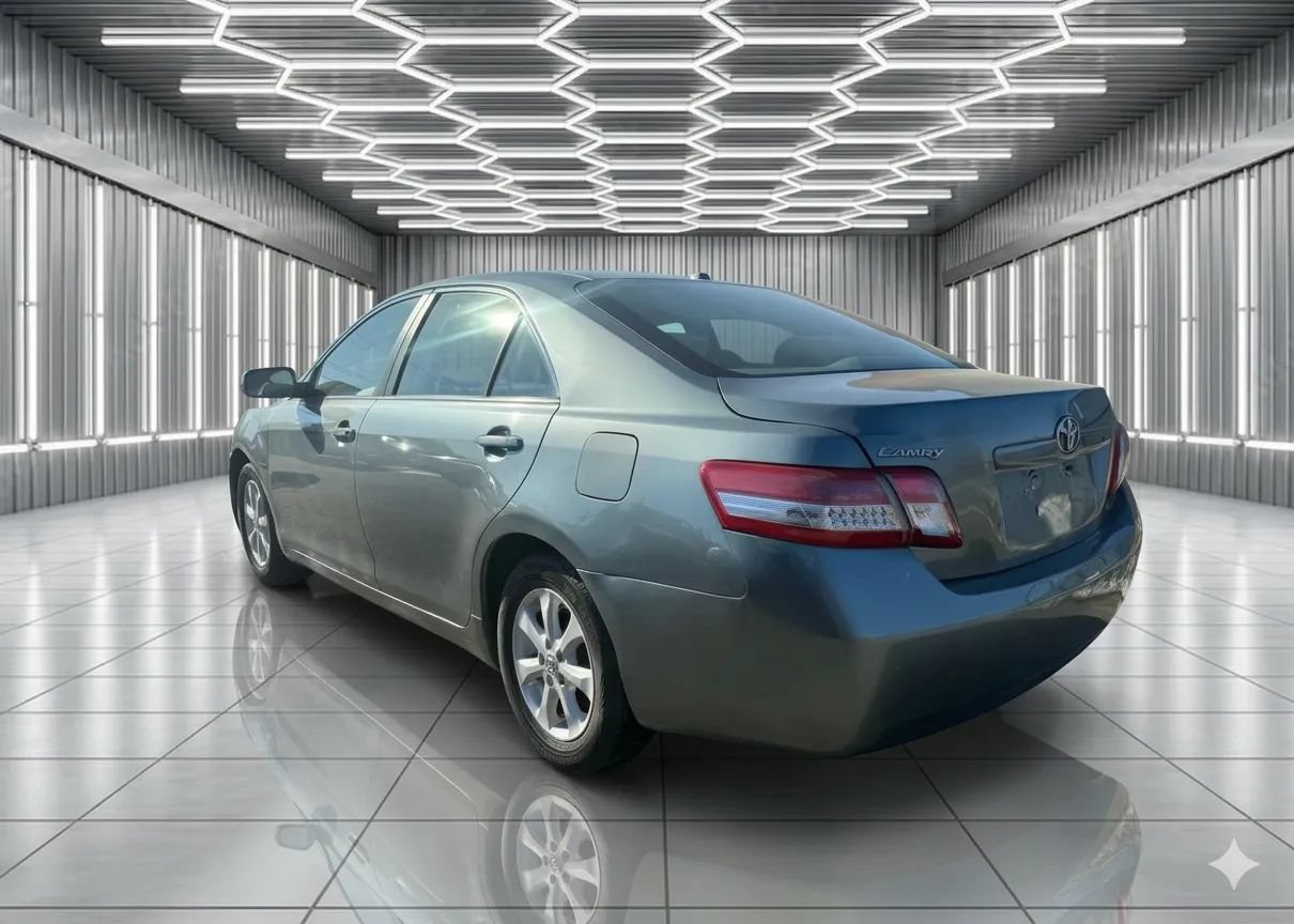 Used 2011 Toyota Camry LE w/ LE Extra-Value Pkg FWD image 2