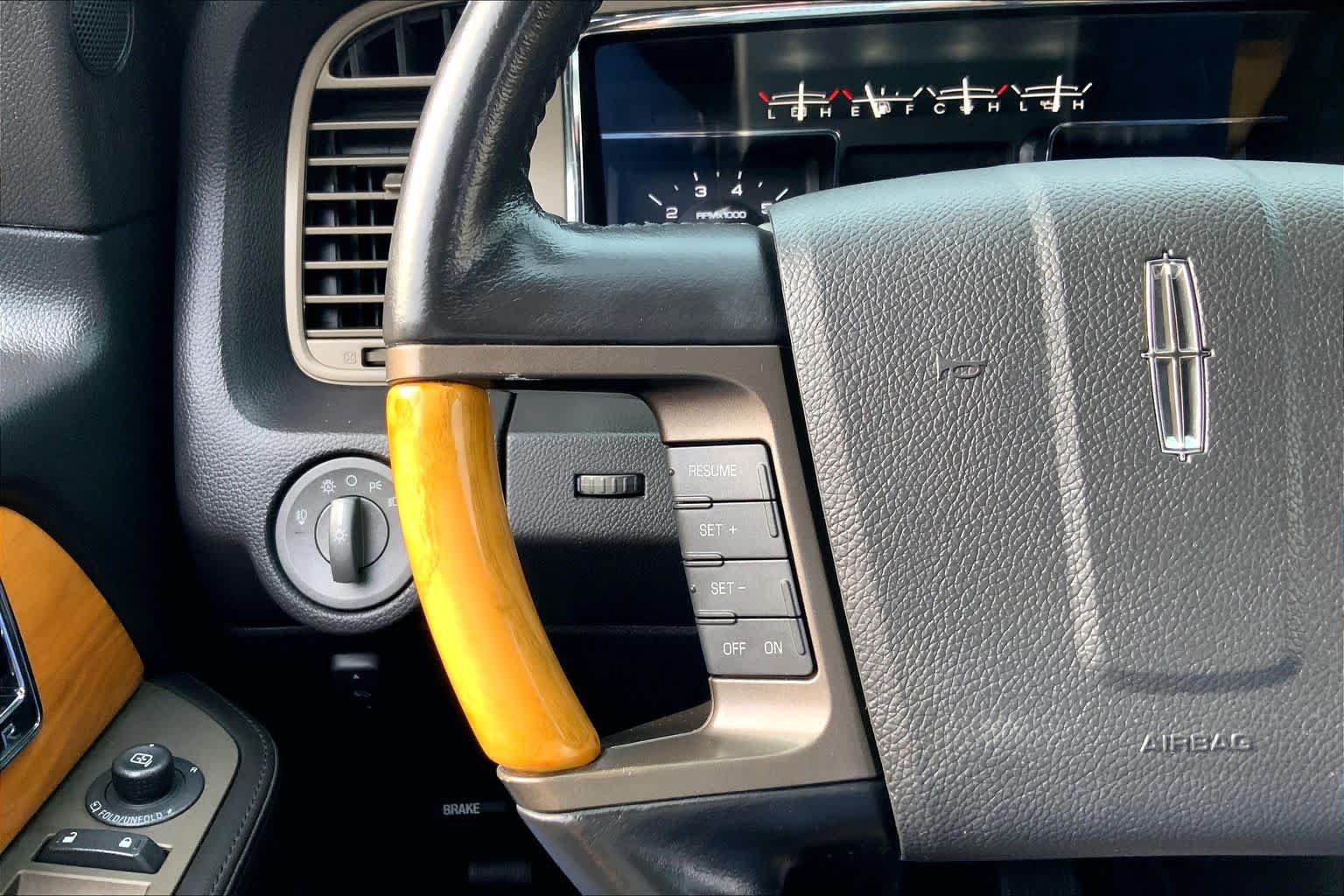 Used 2014 Lincoln Navigator 4WD w/ Equipment Group 101A image 24