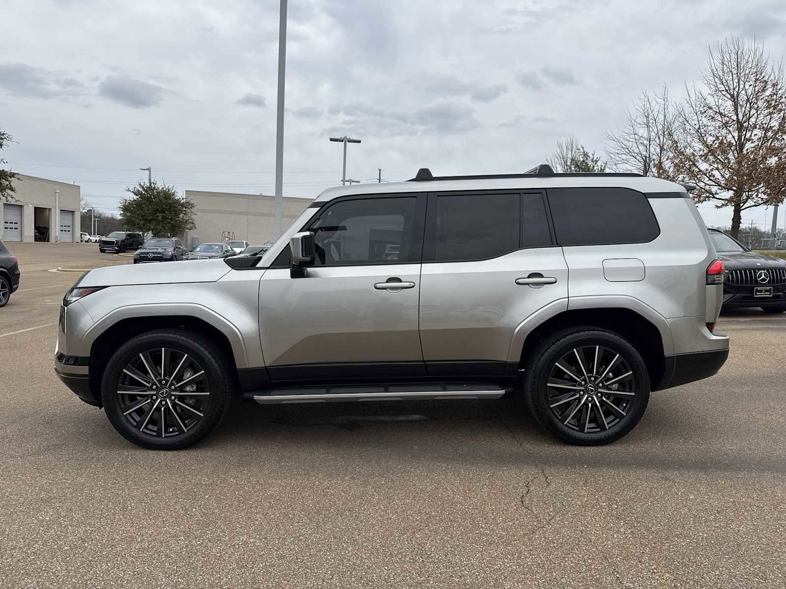 Used 2024 Lexus GX 550 image 3