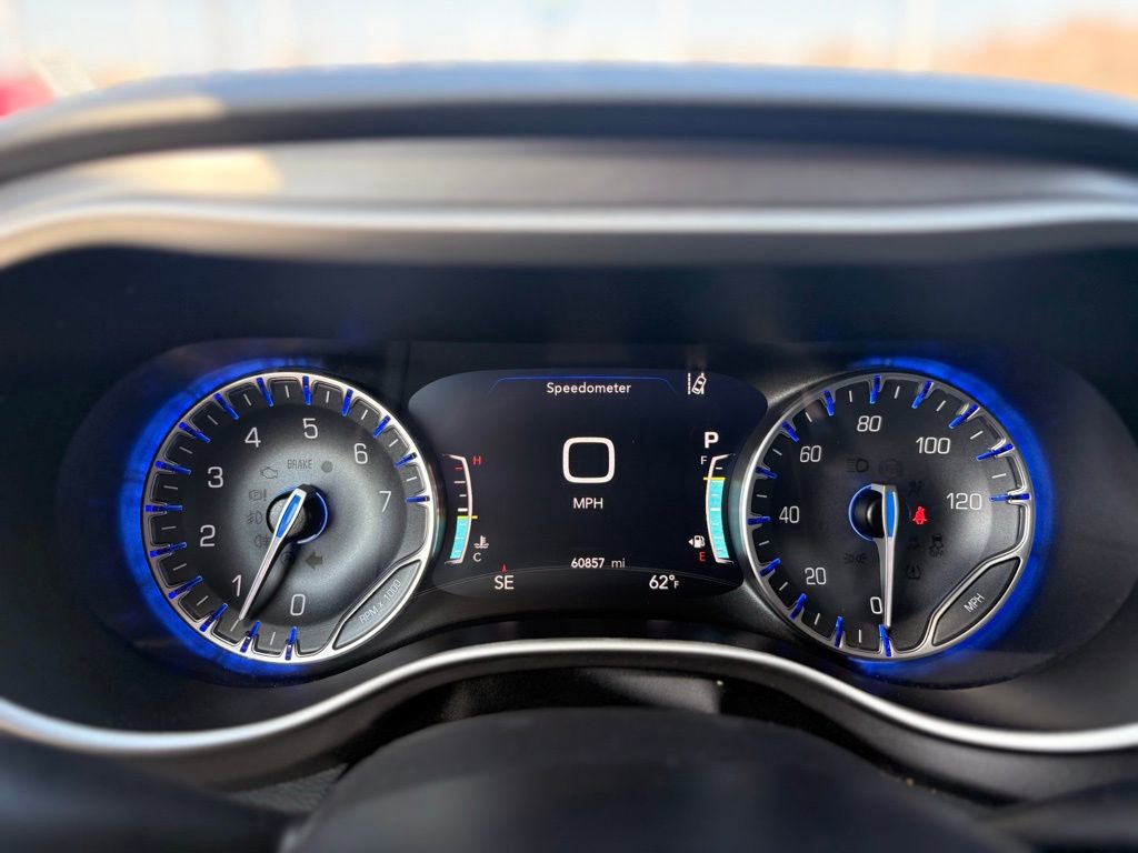 Used 2023 Chrysler Pacifica Touring-L FWD image 29