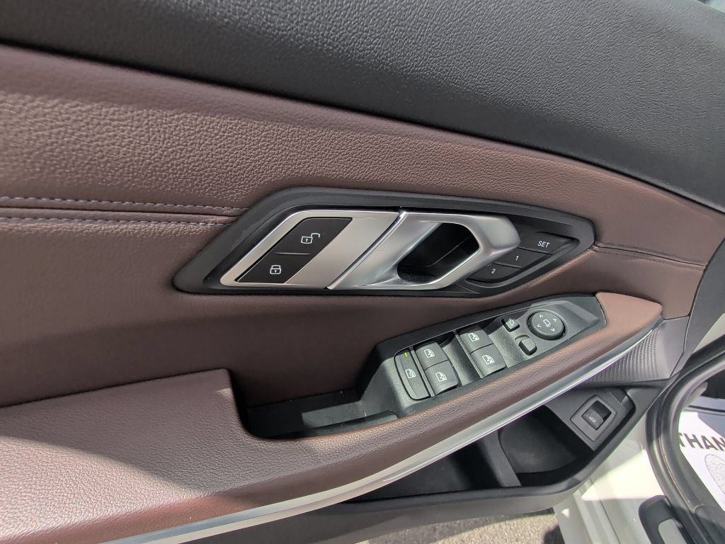 Used 2019 BMW 330i xDrive Sedan w/ Convenience Package AWD/4WD image 11
