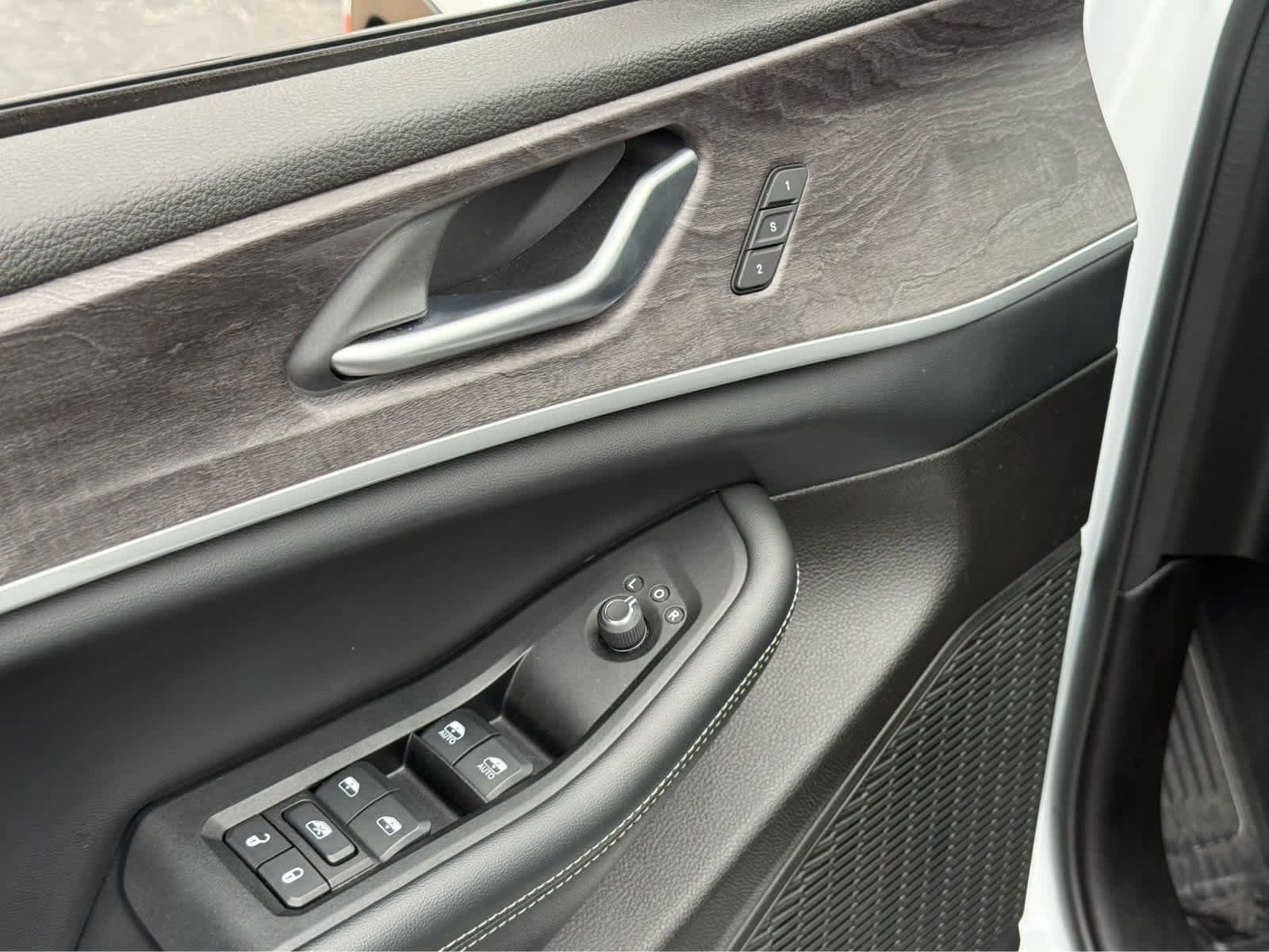 Used 2024 Jeep Grand Cherokee L Limited image 16