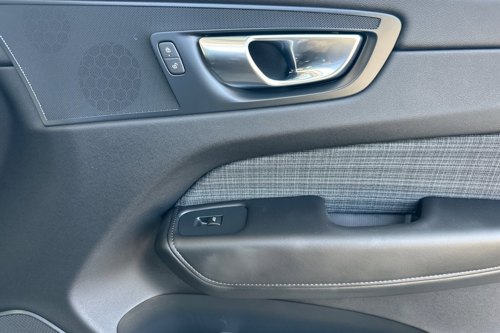 Certified 2025 Volvo XC60 B5 Core w/ Climate Package PRO image 20