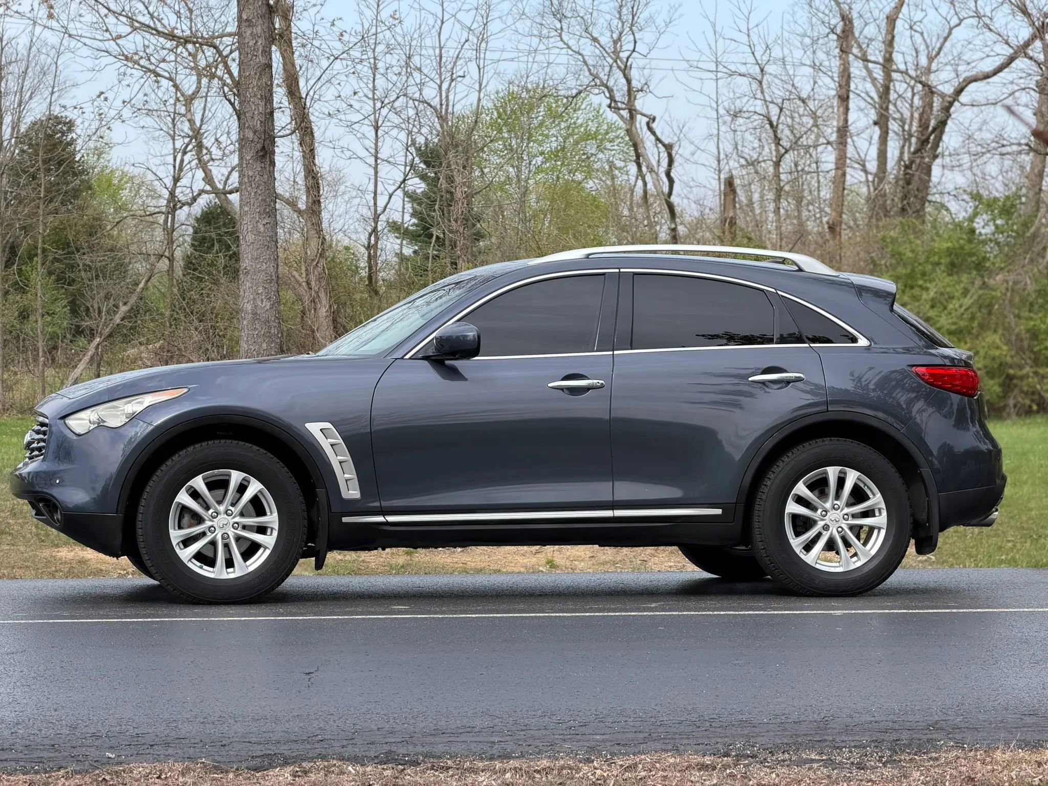 Used 2009 INFINITI FX35 AWD w/ Technology Pkg image 3