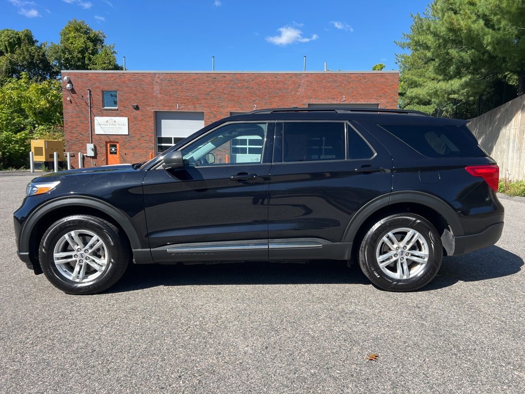 Used 2022 Ford Explorer XLT w/ Equipment Group 202A image 2