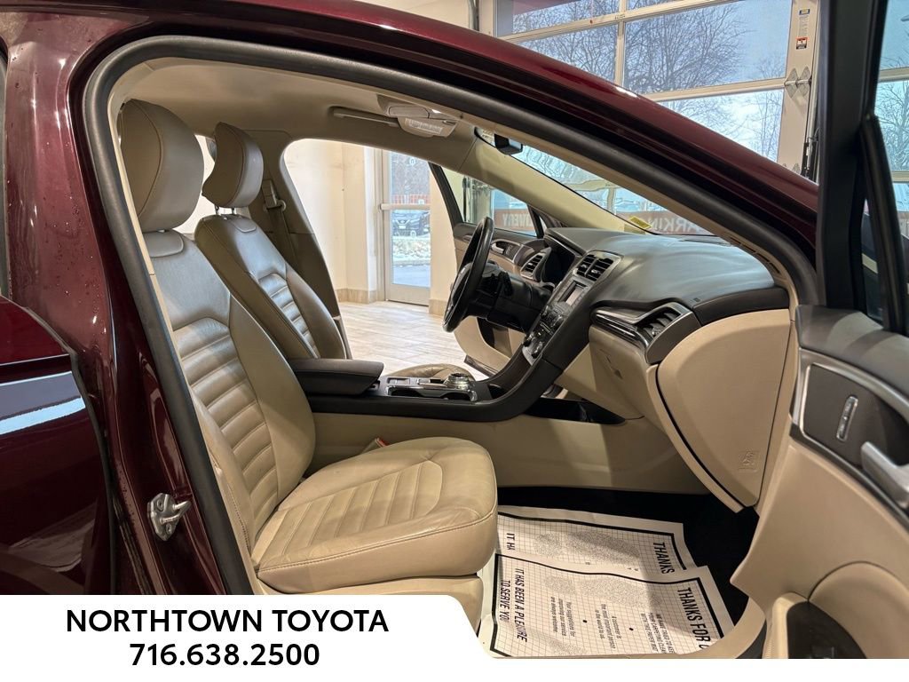 Used 2017 Ford Fusion SE FWD image 18