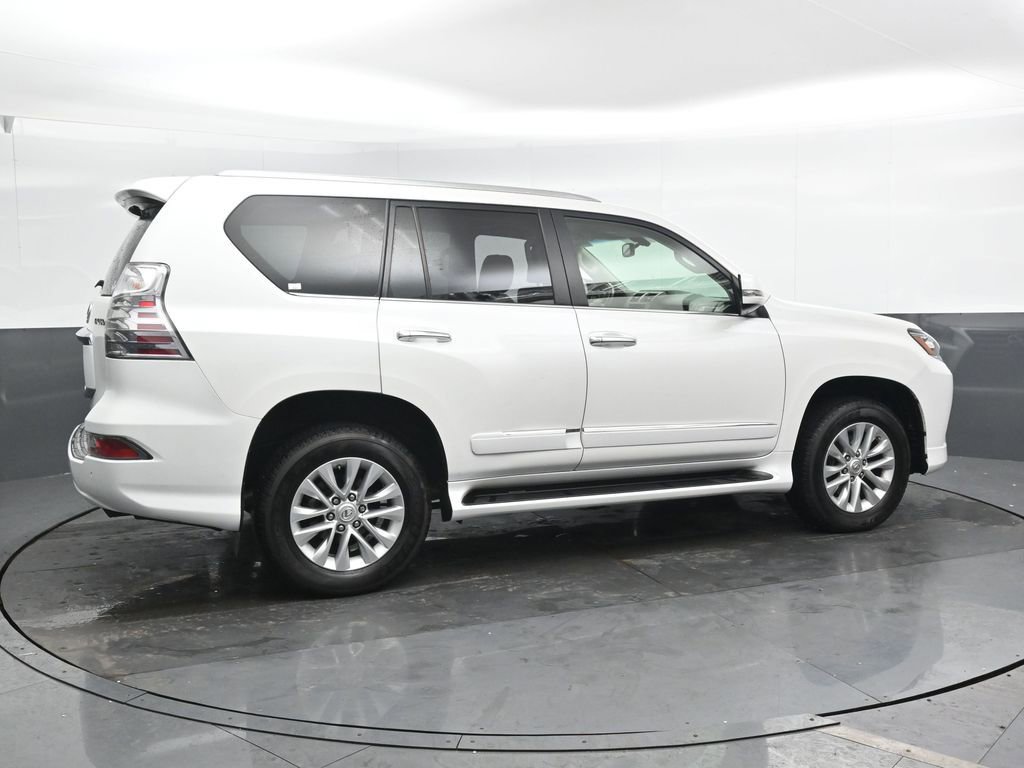 Used 2019 Lexus GX 460 image 2