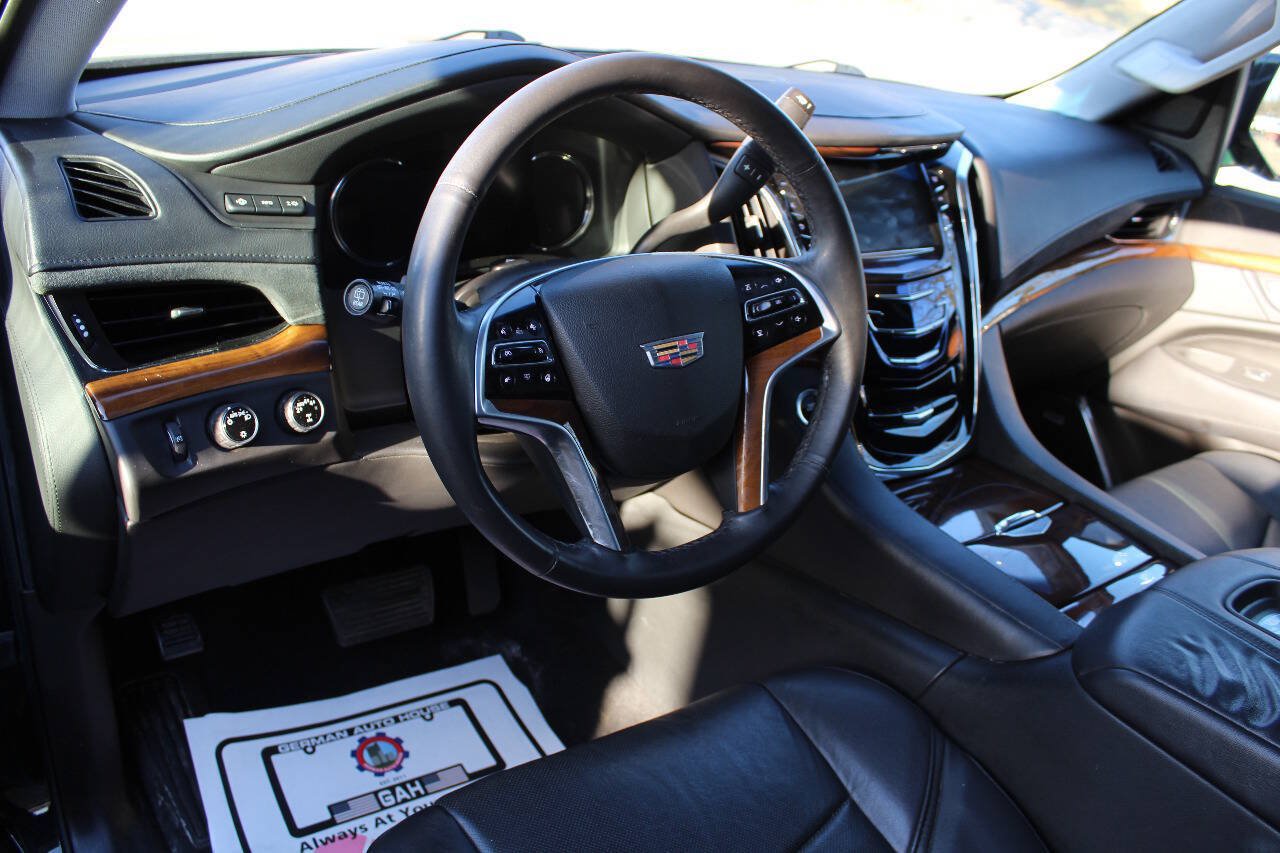 Used 2017 Cadillac Escalade Luxury AWD/4WD image 11