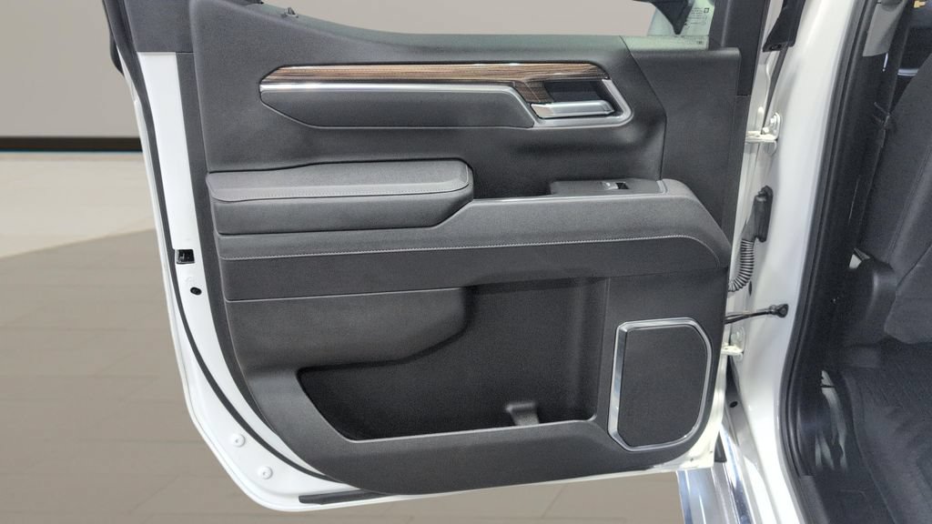 Used 2025 Chevrolet Silverado 1500 RST AWD/4WD image 17