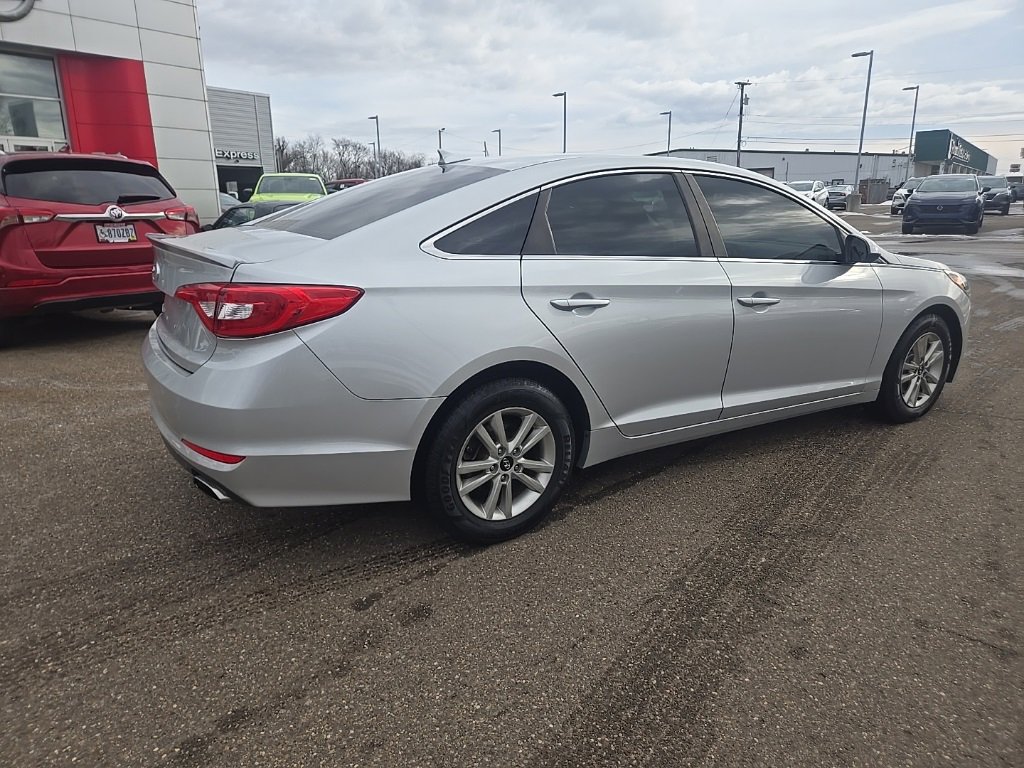 Used 2015 Hyundai Sonata SE w/ Option Group 09 image 7