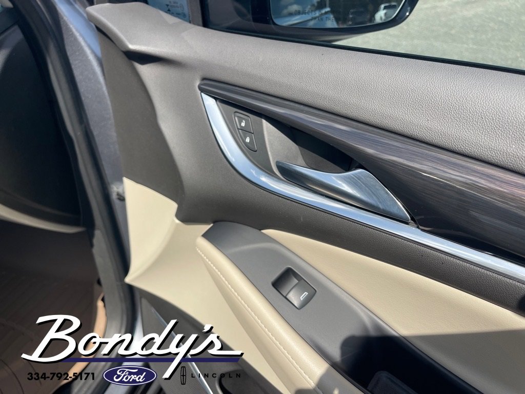 Used 2021 Buick Enclave Essence image 24