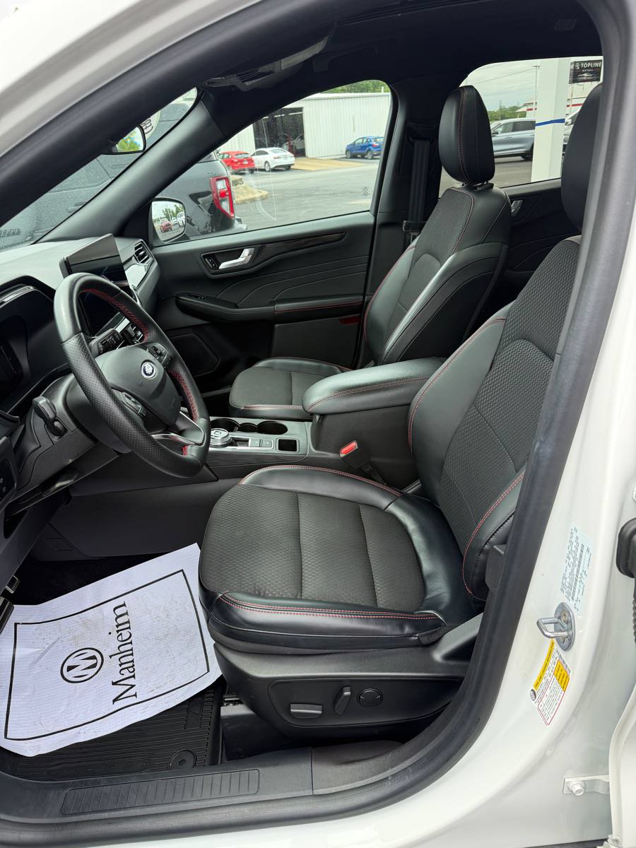 Used 2023 Ford Escape ST-Line w/ Tech Pack #1 AWD/4WD image 10