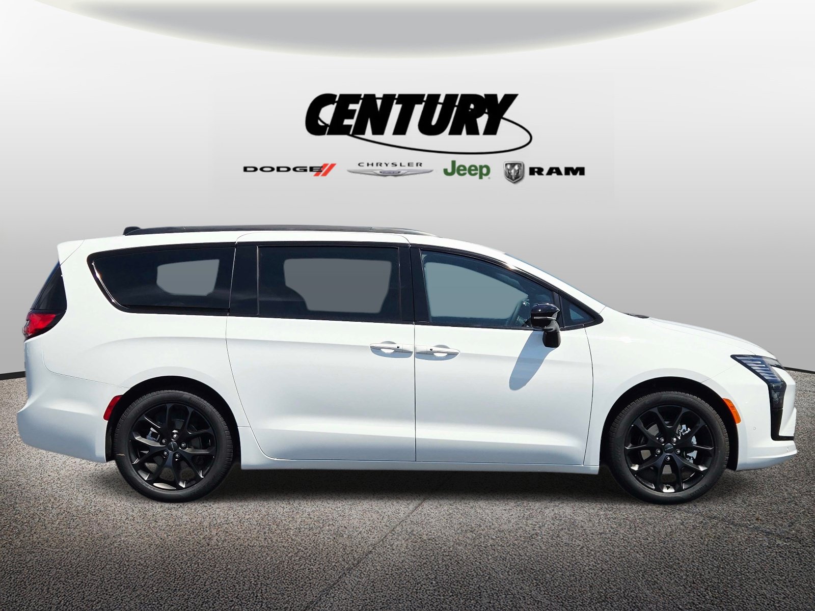 New 2027 Chrysler Pacifica Limited FWD image 2