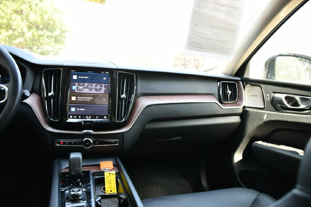 Certified 2024 Volvo XC60 B5 Plus w/ Protection Package Premier AWD/4WD image 18