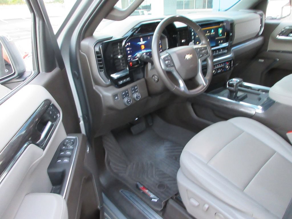 Certified 2024 Chevrolet Silverado 1500 LTZ AWD/4WD image 16