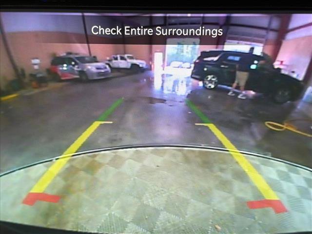 Used 2025 Chrysler Pacifica Select FWD image 28