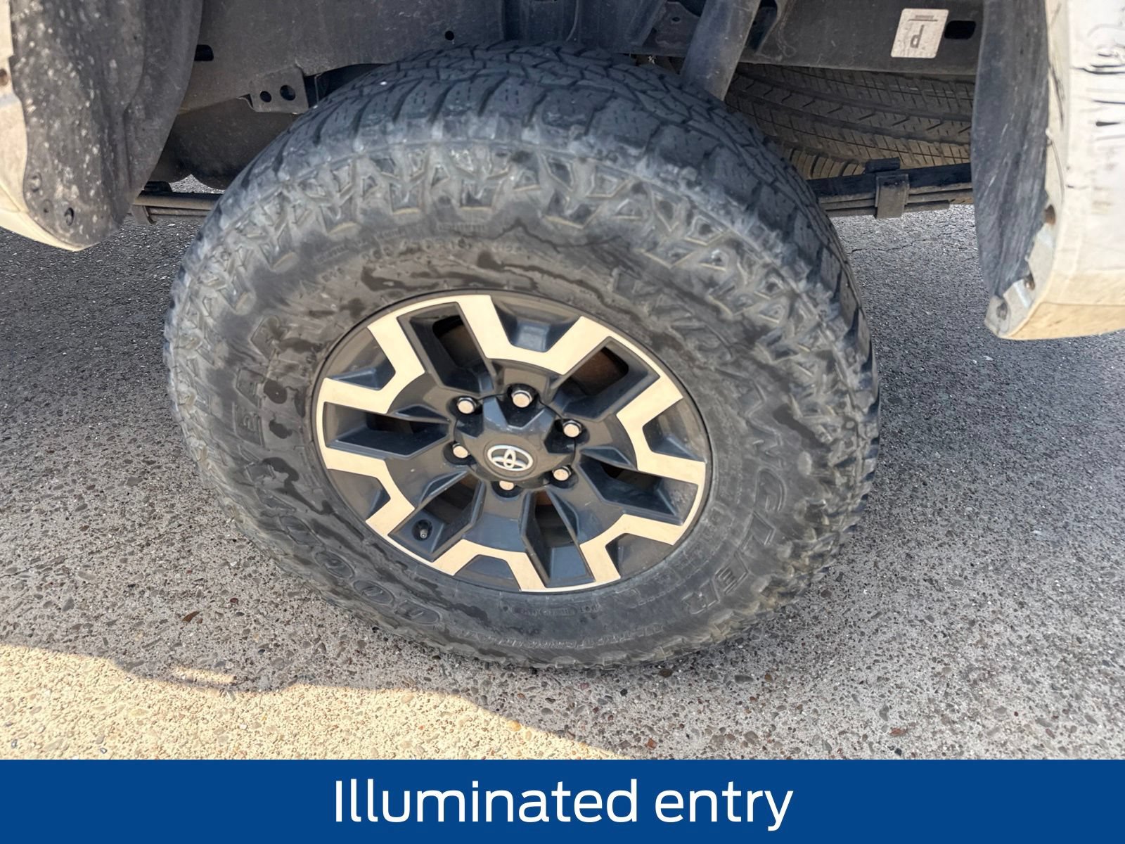 Used 2016 Toyota Tacoma TRD Sport w/ Towing Package RWD image 10
