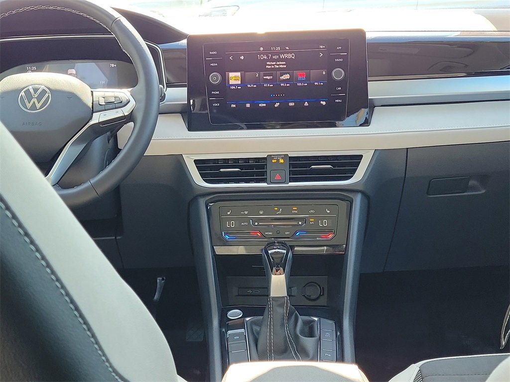 Certified 2025 Volkswagen Taos SE image 15