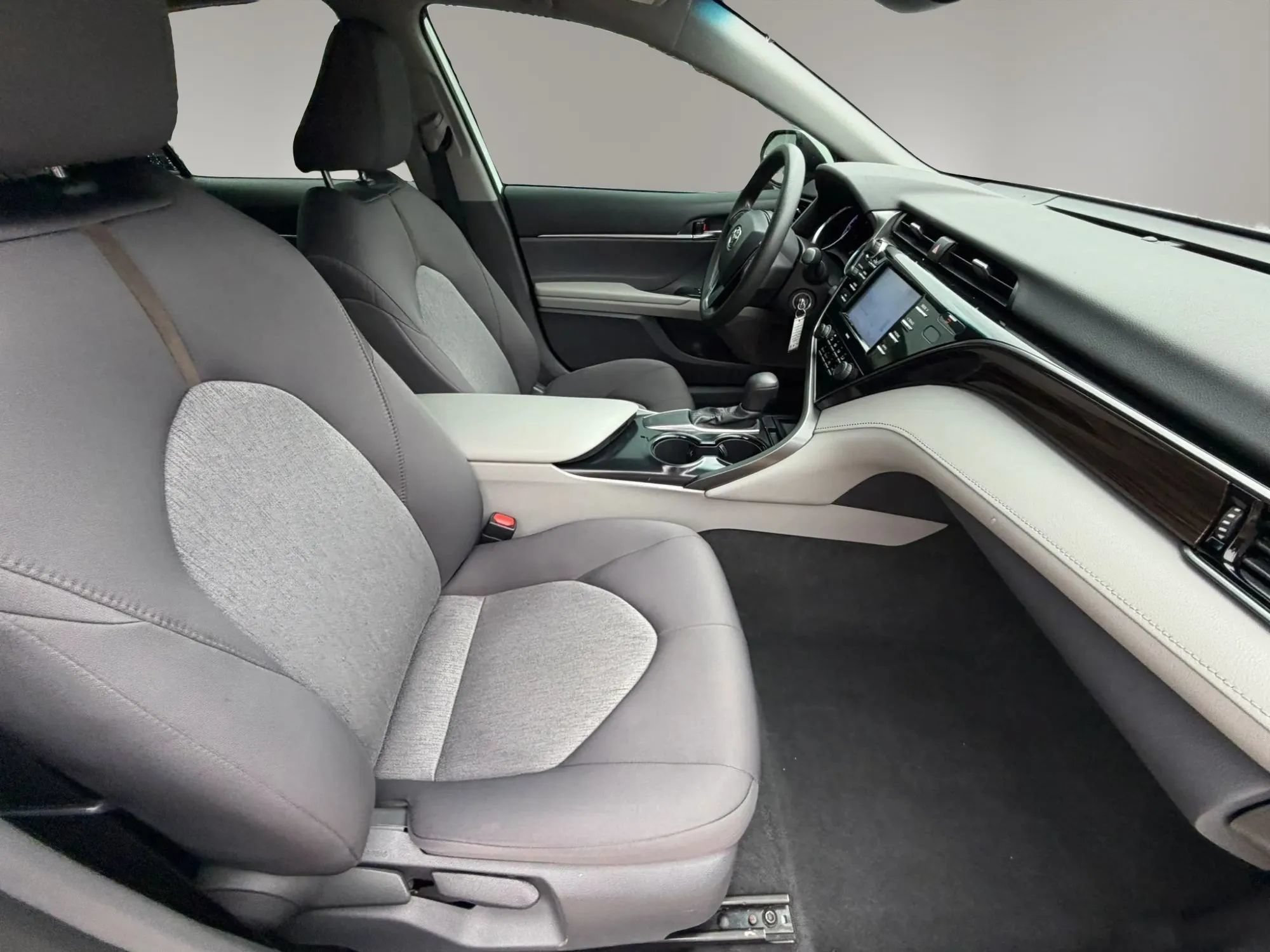 Used 2020 Toyota Camry LE FWD image 11