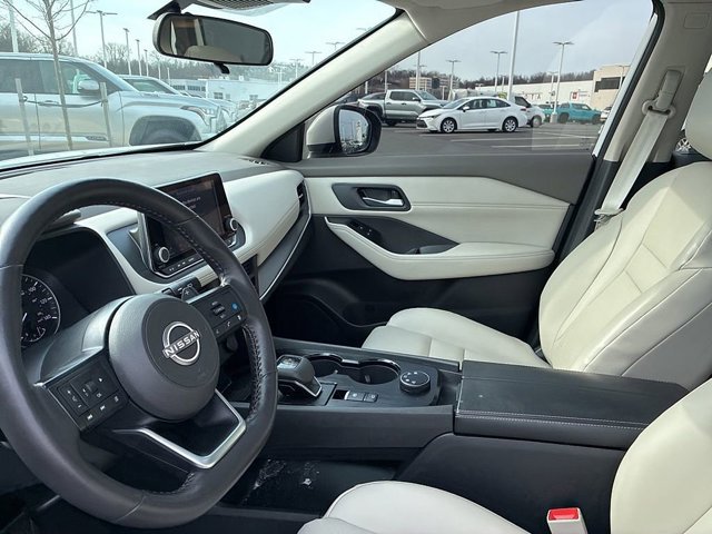 Used 2024 Nissan Rogue SV w/ SV Premium Package image 22