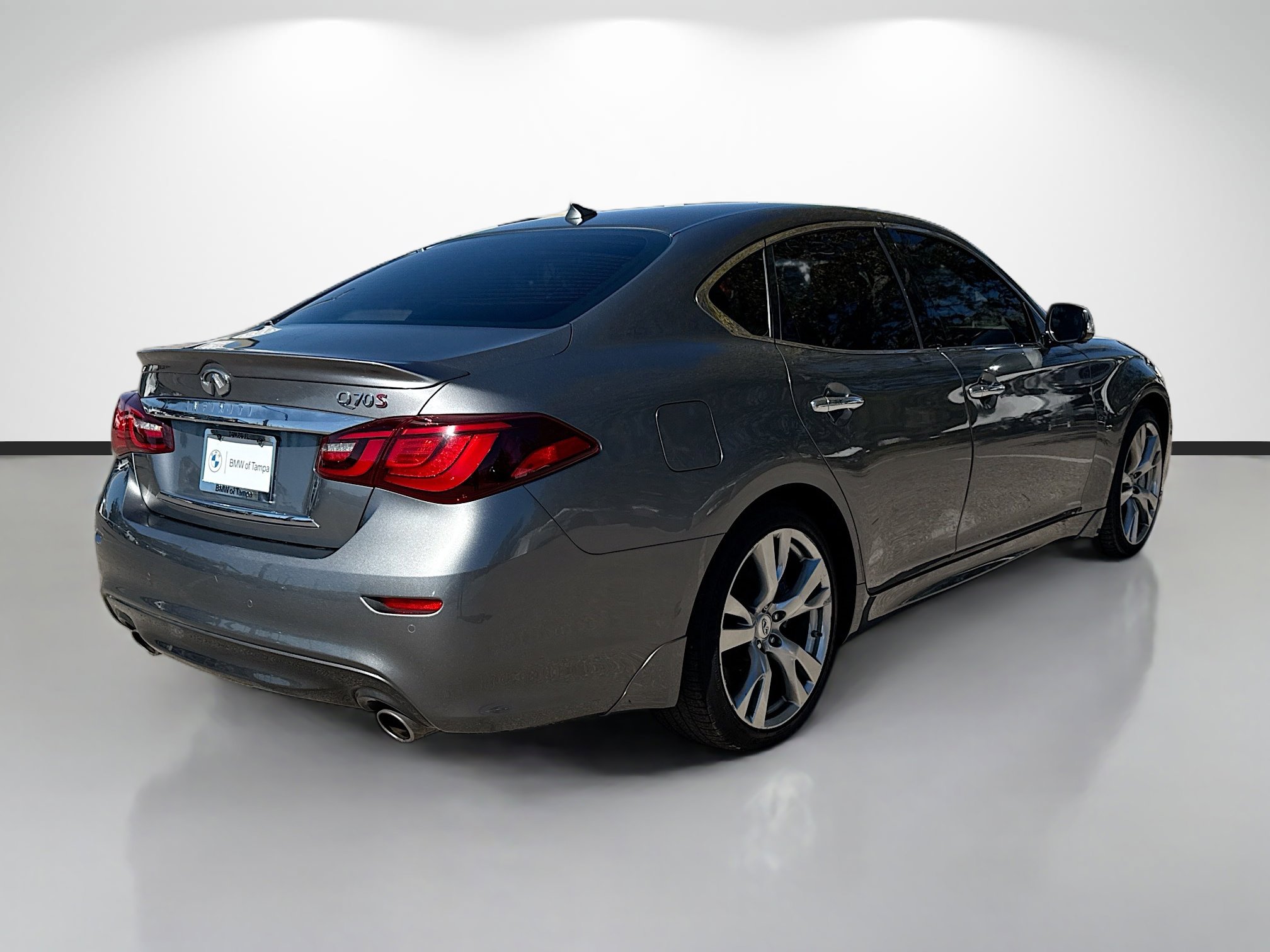 Used 2019 INFINITI Q70 Luxe w/ Sport Package image 3