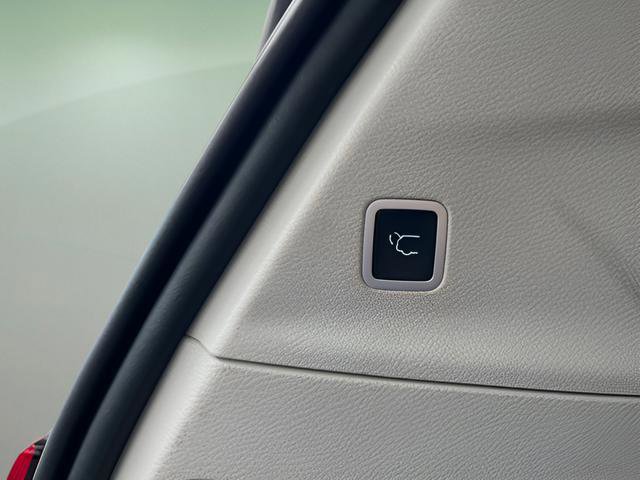 Used 2024 Chrysler Pacifica Touring-L FWD image 40