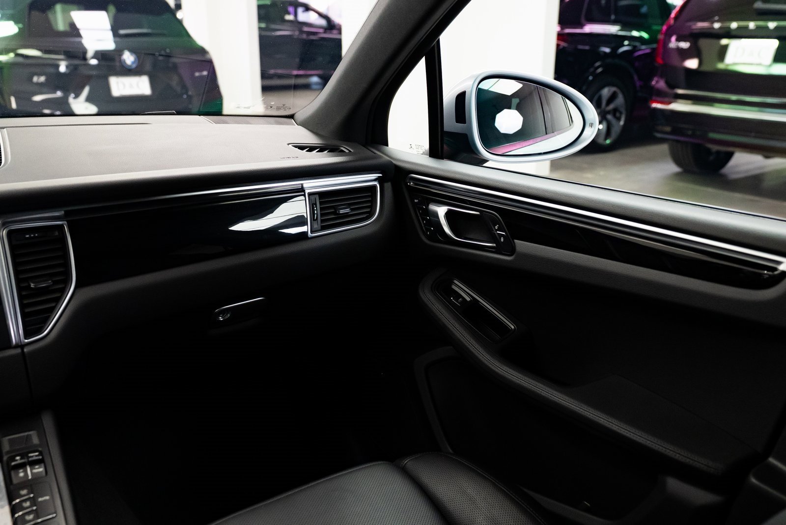 Used 2018 Porsche Macan w/ Premium Package Plus image 10