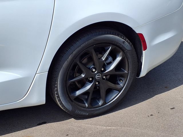 Used 2026 Chrysler Pacifica Limited w/ S Appearance Package FWD image 31
