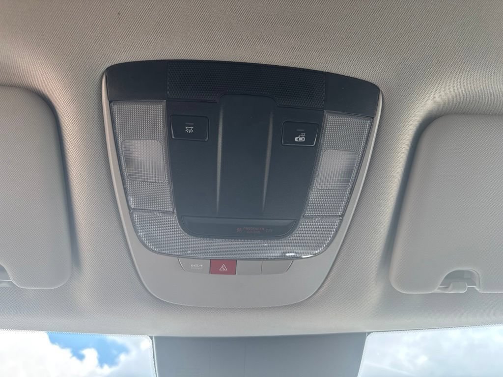 Used 2025 Kia Sportage EX FWD image 21