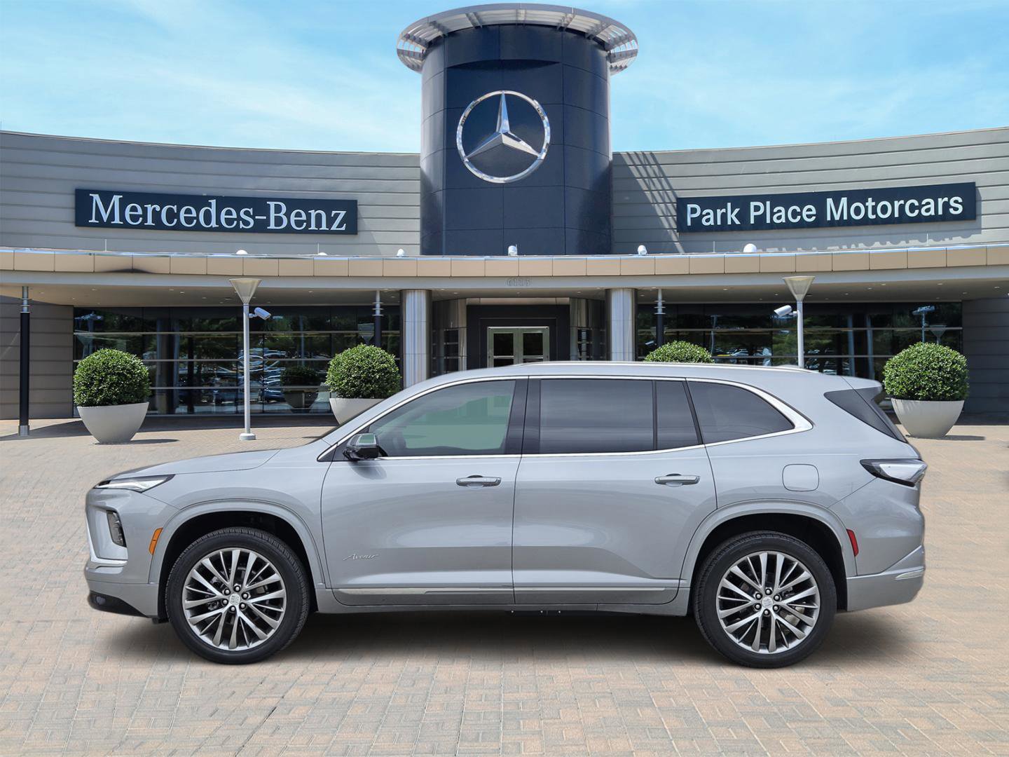 Used 2025 Buick Enclave Avenir w/ Trailering Package, 5000 lbs. image 3