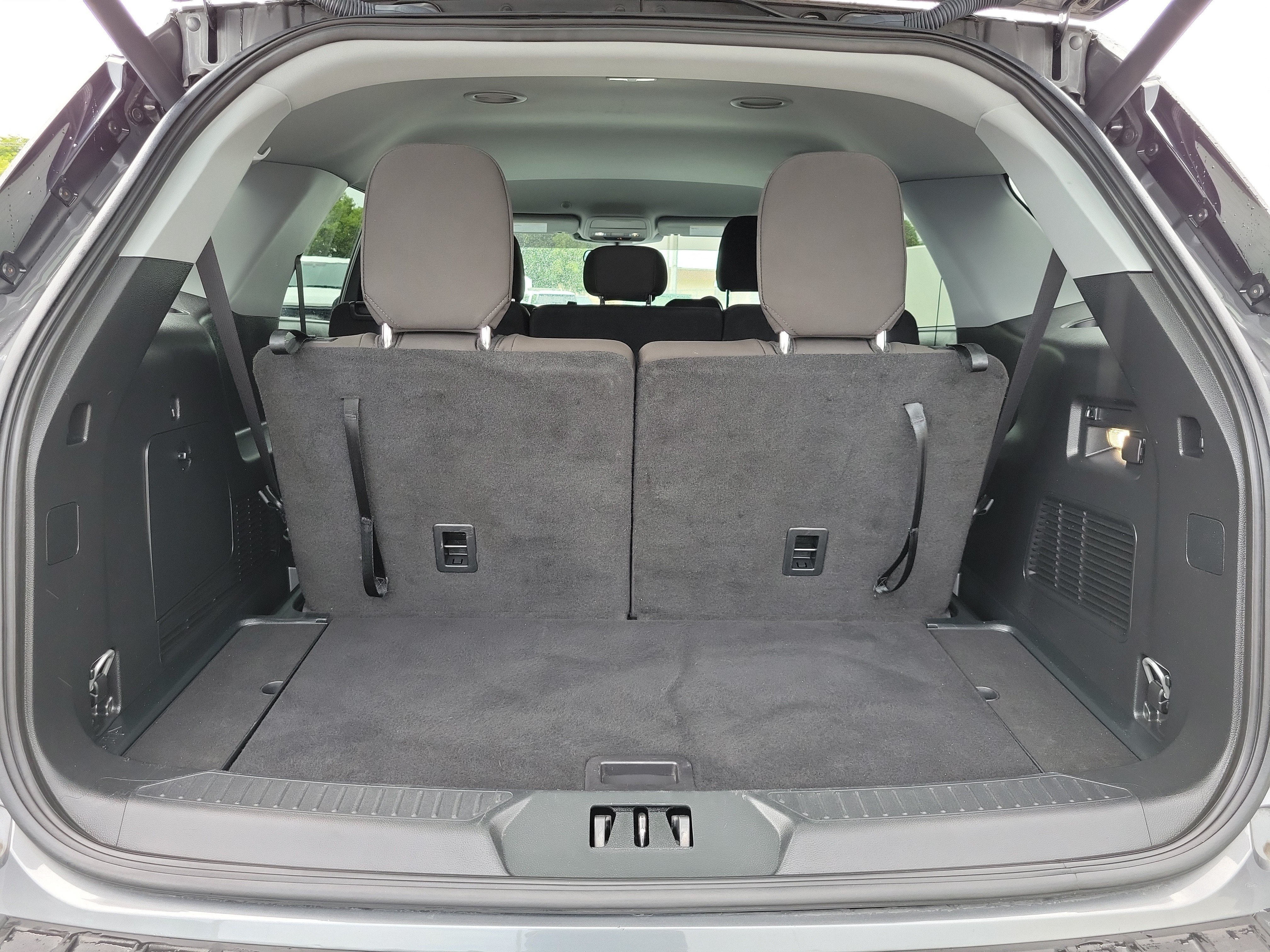 Certified 2024 Ford Explorer XLT RWD image 15