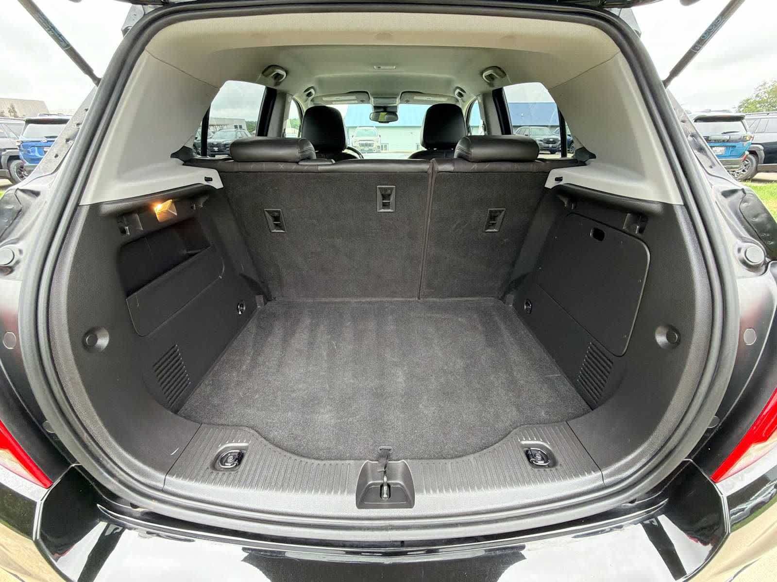 Used 2019 Chevrolet Trax LT w/ LT Convenience Package FWD image 27