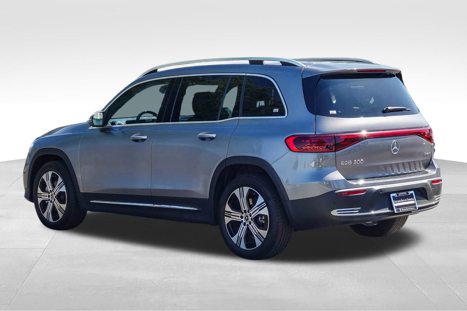 Used 2024 Mercedes-Benz EQB 300 4MATIC image 5