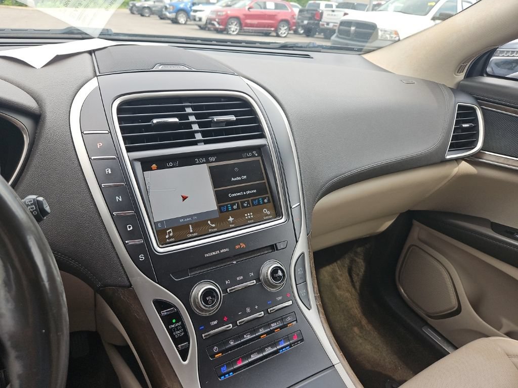 Used 2017 Lincoln MKX Reserve w/ Lincoln MKX Climate Package FWD image 19