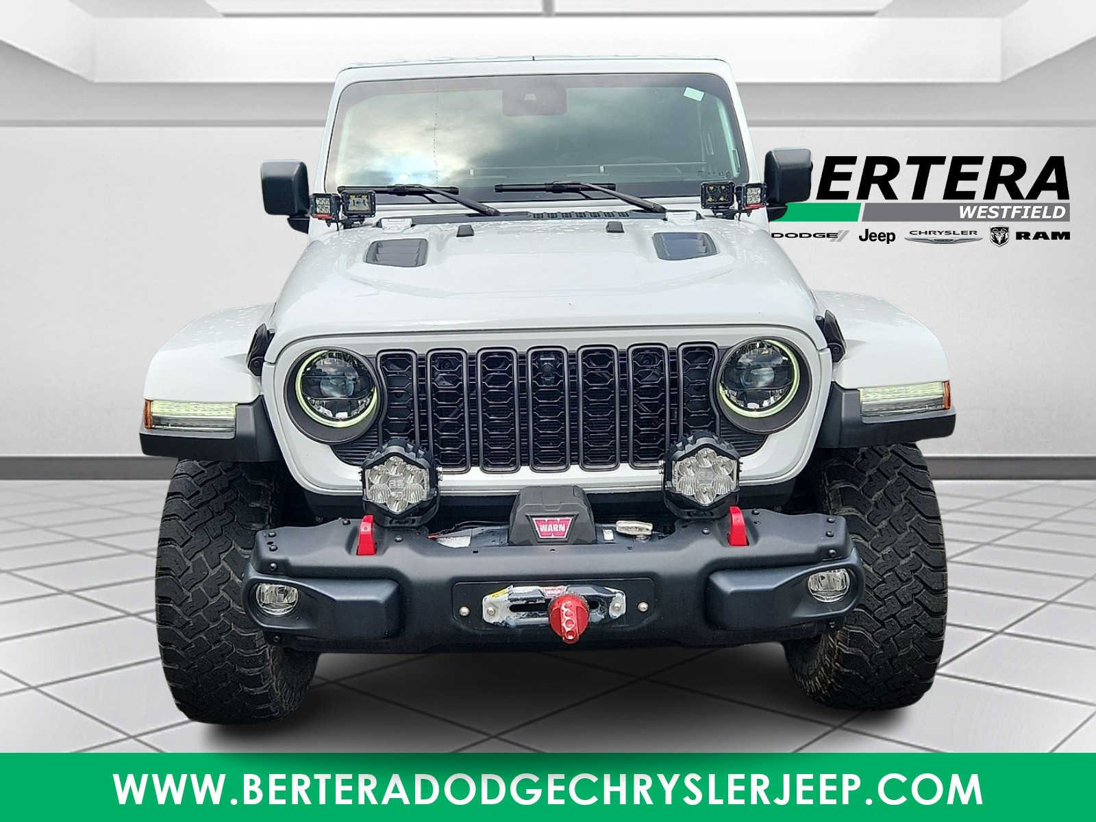 Used 2024 Jeep Gladiator Rubicon AWD/4WD image 2