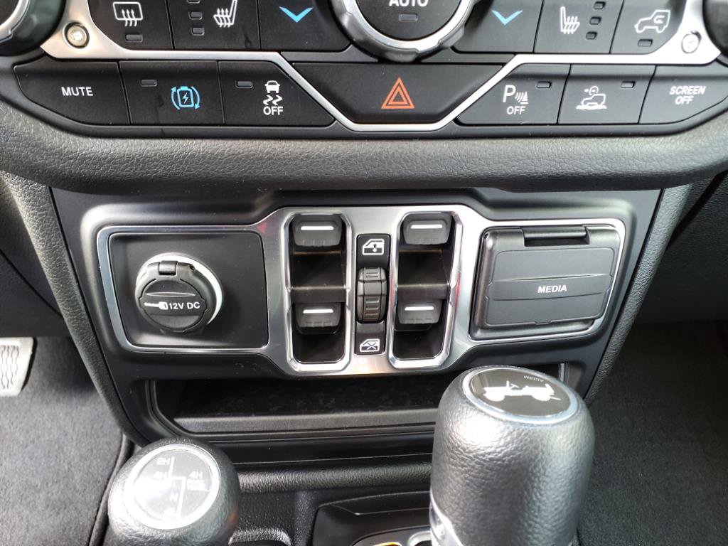 Used 2024 Jeep Wrangler Unlimited w/ Convenience Group AWD/4WD image 16