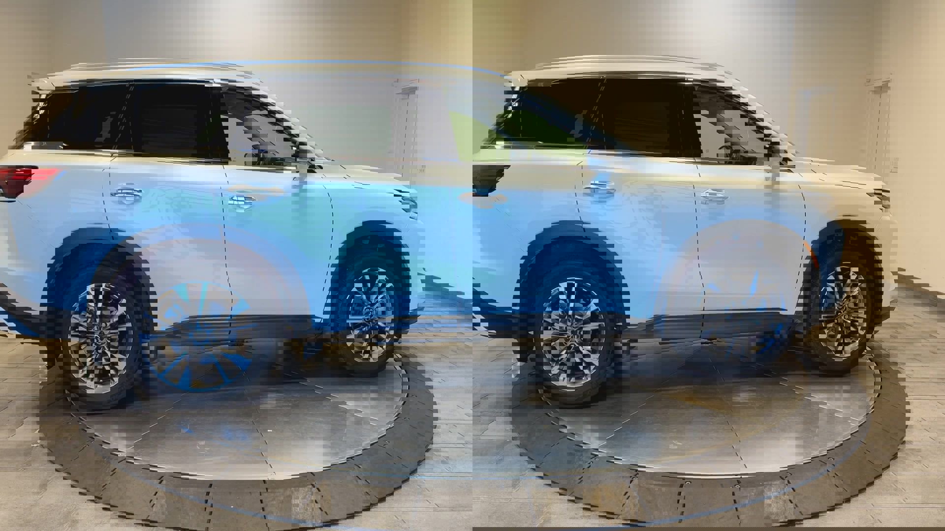 Certified 2025 INFINITI QX60 Luxe w/ Cargo Package AWD/4WD image 9