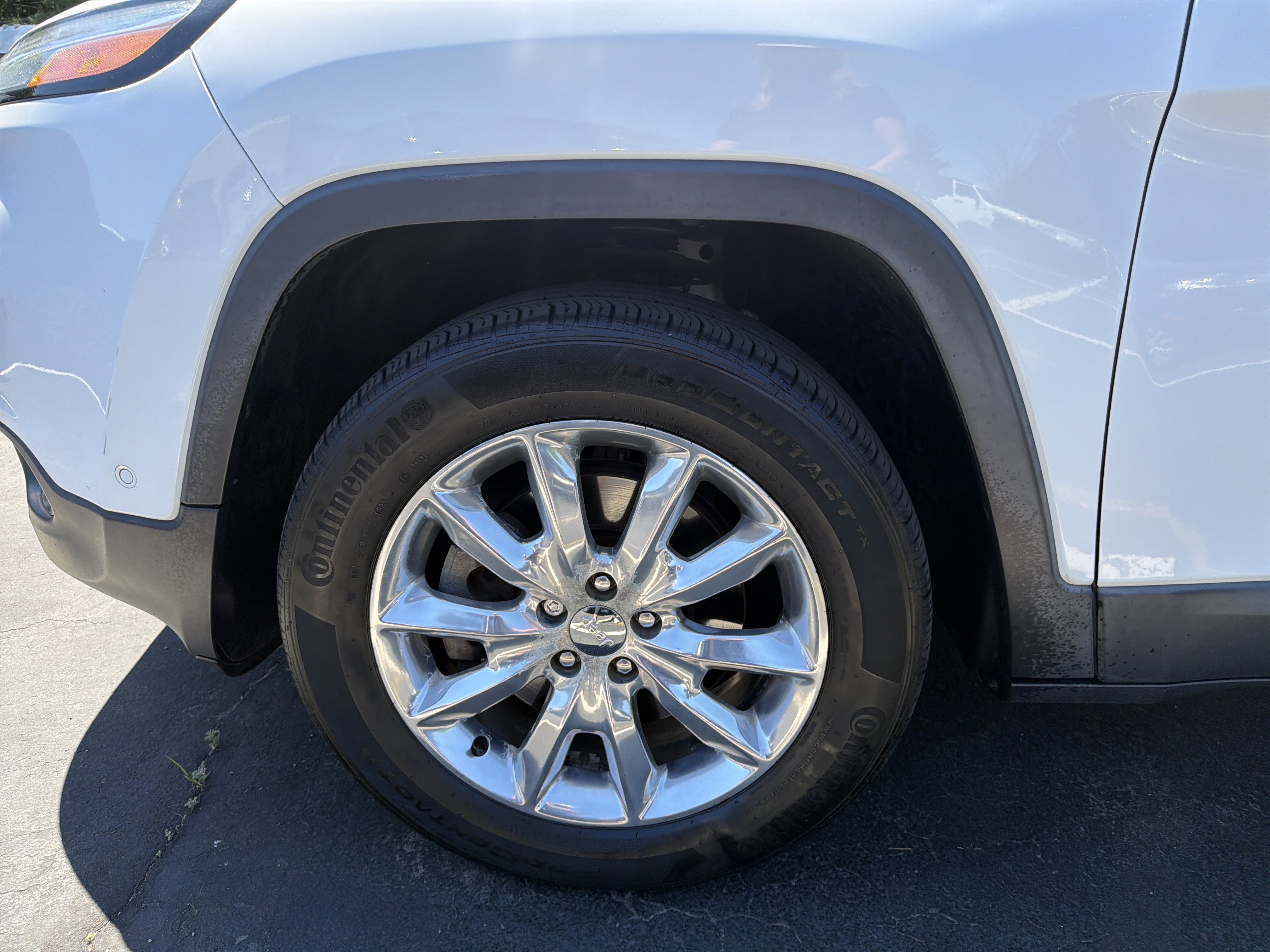 Used 2016 Jeep Cherokee Limited w/ Luxury Group AWD/4WD image 32