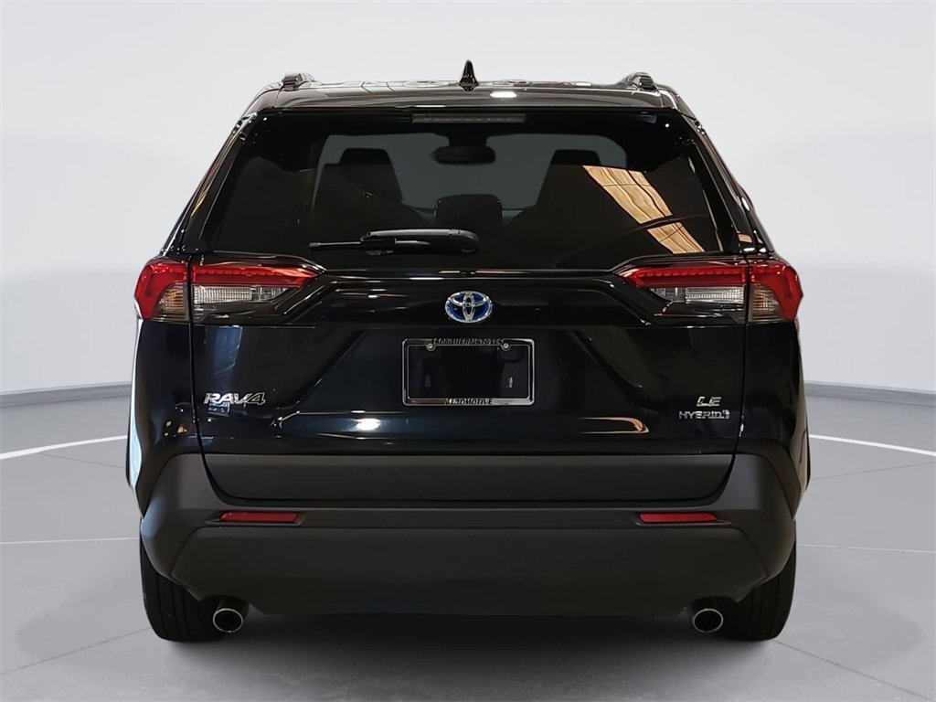 Used 2022 Toyota RAV4 LE image 6
