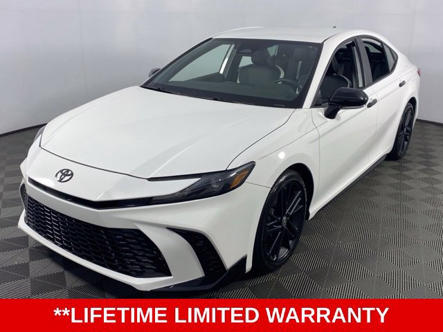 Used 2026 Toyota Camry Hybrid w/ Convenience Package FWD image 3
