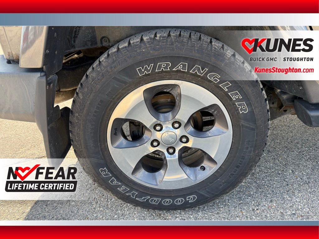 Used 2016 Jeep Wrangler Unlimited Sahara w/ Dual Top Group AWD/4WD image 14