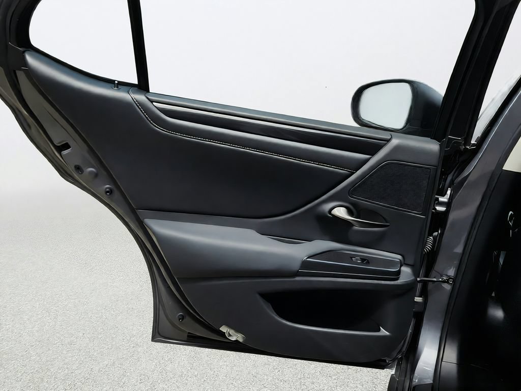 Used 2021 Lexus ES 300h w/ Accessory Package 2 FWD image 30