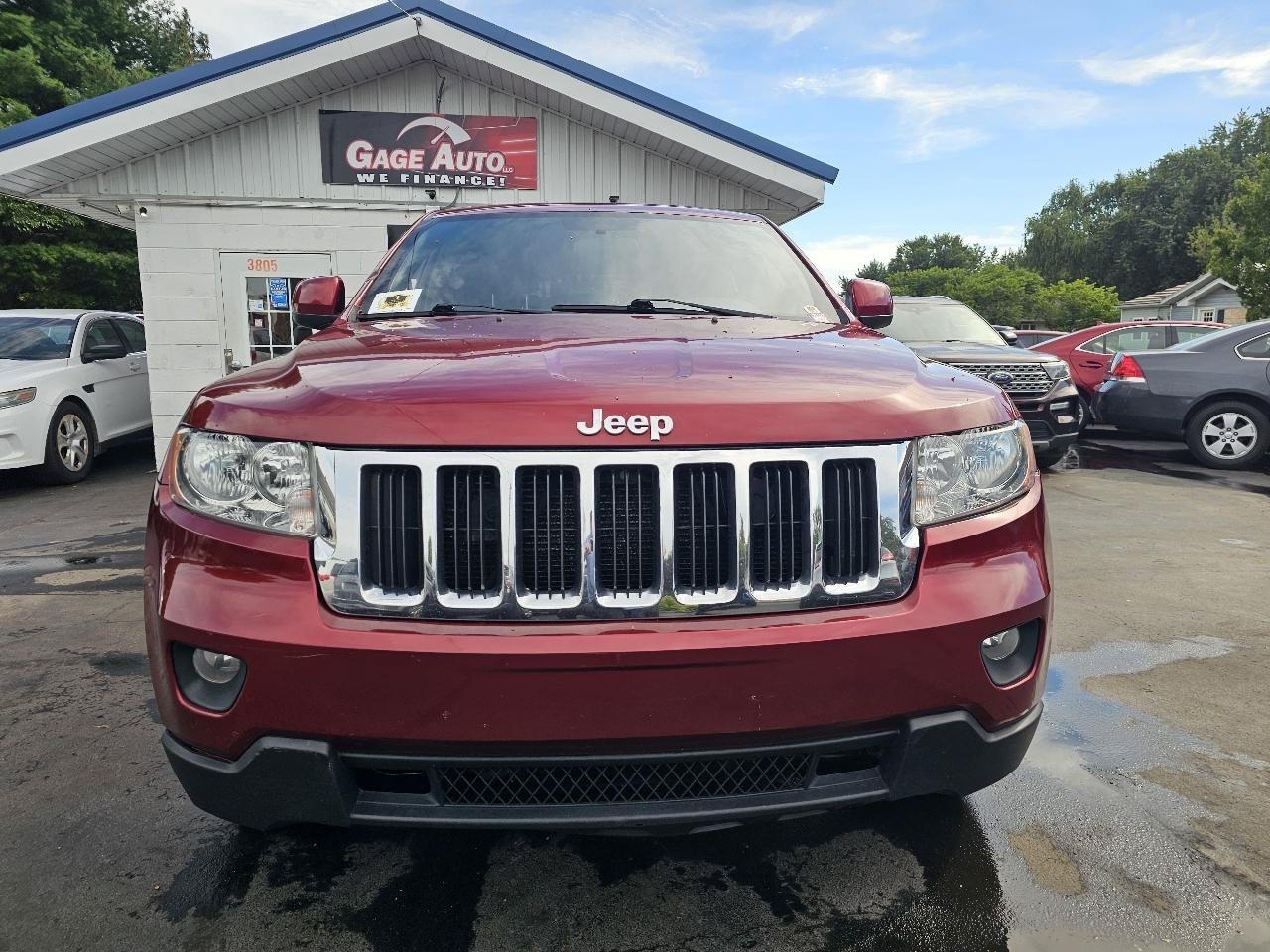 Used 2012 Jeep Grand Cherokee Laredo w/ Laredo E Group AWD/4WD image 3